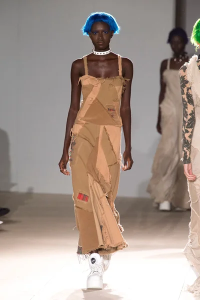 Look 27